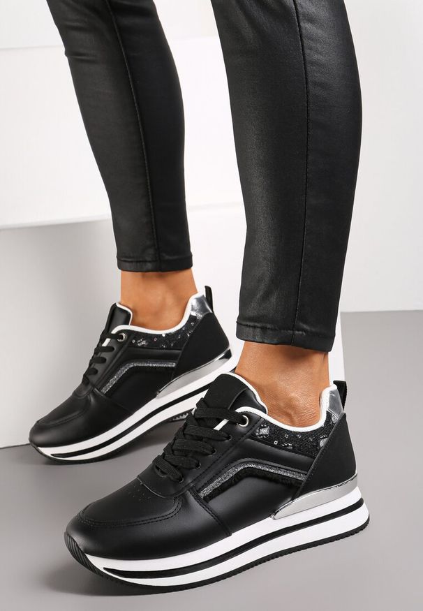 Renee - Czarne Sneakersy z Ekoskóry z Brokatowymi Wstawkami i Sznurowaniem Jelise. Kolor: czarny
