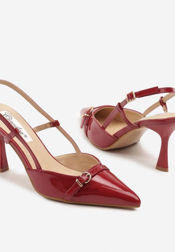 Renee - Bordowo-Czerwone Sandały Lakierowane Slingback Ozdobione Klamrą Novilora. Okazja: na co dzień. Zapięcie: klamry. Kolor: czerwony. Materiał: lakier. Wzór: aplikacja. Styl: elegancki, casual
