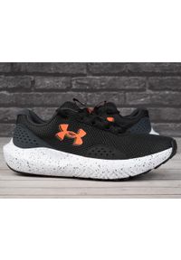 Buty męskie sportowe Under Armour CHARGED SURGE 4. Kolor: czarny, szary, pomarańczowy, wielokolorowy