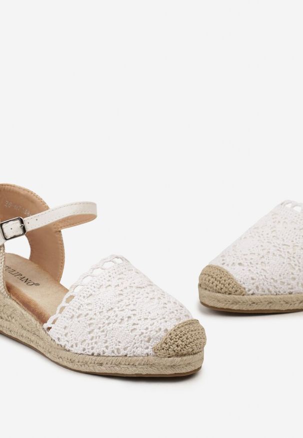 Renee - Białe Espadryle na Koturnie z Plecionką i Ażurową Koronką na Nosku Afridana. Okazja: na co dzień. Kolor: biały. Materiał: koronka. Wzór: ażurowy, koronka. Sezon: lato. Obcas: na koturnie. Styl: elegancki, casual