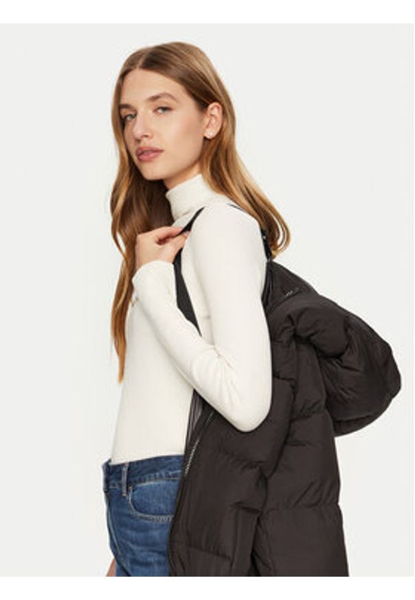 Marc O'Polo Kurtka puchowa 409 0874 71283 Czarny Regular Fit. Typ kołnierza: polo. Kolor: czarny. Materiał: syntetyk