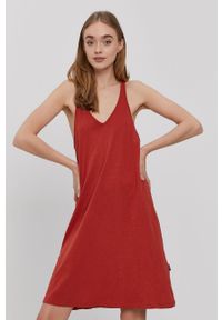 Protest - Sukienka. Kolor: czerwony. Materiał: dzianina. Długość rękawa: na ramiączkach. Wzór: gładki. Typ sukienki: rozkloszowane #1