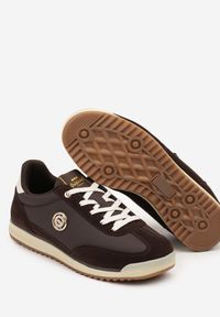 Born2be - Ciemnobrązowe Sneakersy z Metaliczną Aplikacją Nurrive. Okazja: na co dzień. Kolor: brązowy. Materiał: jeans. Wzór: aplikacja #3