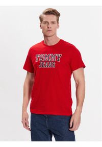 Tommy Jeans T-Shirt Essential DM0DM16405 Czerwony Regular Fit. Kolor: czerwony. Materiał: bawełna