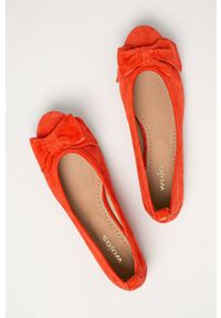 Wojas Baleriny skórzane kolor różowy na płaskim obcasie. Nosek buta: okrągły. Kolor: pomarańczowy. Materiał: skóra. Obcas: na obcasie. Wysokość obcasa: niski