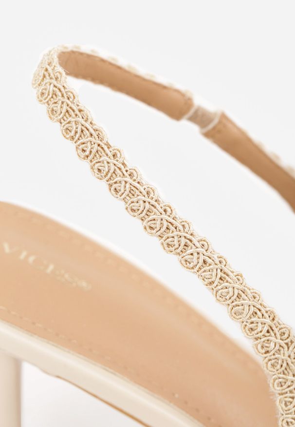 Born2be - Beżowe Siateczkowe Szpilki VICES z Odkrytą Piętą Kwiatami i Cekinami Carillyss. Okazja: na spotkanie biznesowe. Kolor: beżowy. Wzór: kwiaty. Obcas: na szpilce. Styl: elegancki, biznesowy