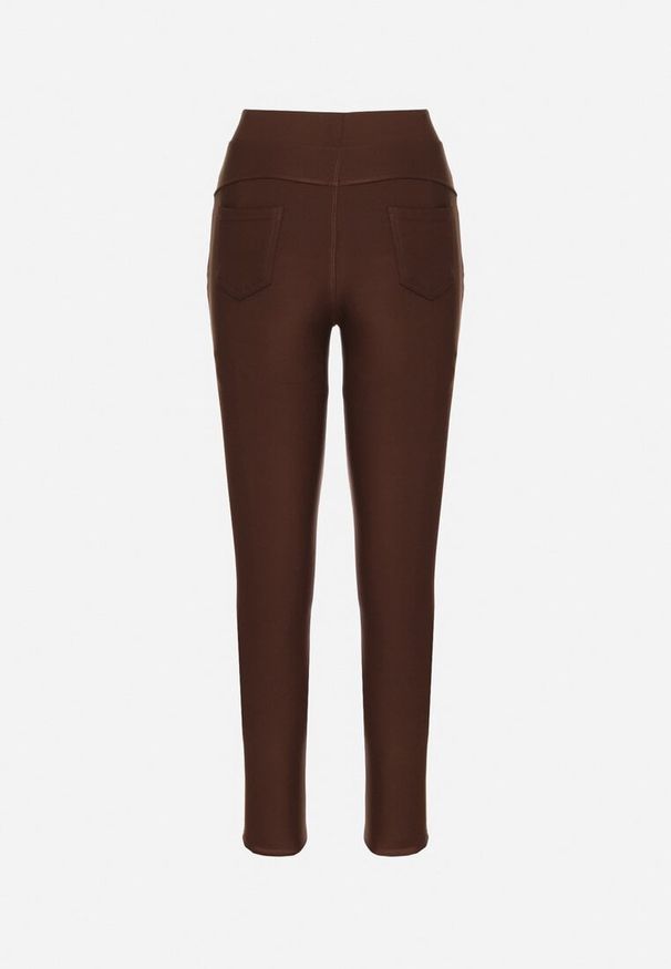 Born2be - Brązowe Spodnie o Dopasowanym Kroju z Gumką w Talii i Kieszeniami Rizenna. Okazja: na co dzień. Kolor: brązowy. Styl: klasyczny, casual, elegancki