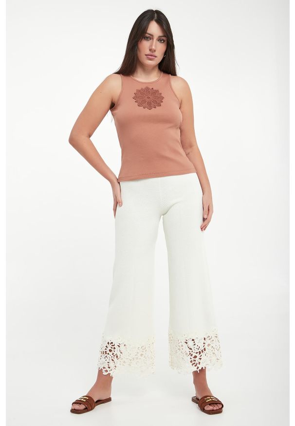 Twinset Milano - Top damski prążkowany z haftem TWINSET. Materiał: prążkowany. Wzór: haft