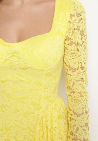 Born2be - Żółta Sukienka Koronkowa o Rozkloszowanym Kroju Telomira. Okazja: na co dzień. Kolor: żółty. Materiał: koronka. Długość rękawa: długi rękaw. Typ sukienki: proste, rozkloszowane. Styl: casual, klasyczny #7