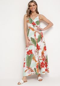 Born2be - Biało-Zielona Sukienka z Wiskozy o Rozkloszowanym Kroju i Kopertowym Dekolcie na Ramiączkach Gilinestia. Okazja: na co dzień. Kolor: biały. Materiał: wiskoza. Długość rękawa: na ramiączkach. Sezon: lato. Typ sukienki: kopertowe. Styl: casual #3