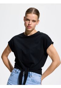Reserved - T-shirt z wiązaniem - czarny. Kolor: czarny. Materiał: bawełna, dzianina #1