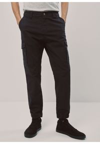 Ochnik - Granatowe spodnie męskie cargo. Kolor: niebieski. Materiał: bawełna
