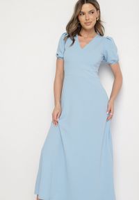 Born2be - Niebieska Sukienka Rozkloszowana z Trójkątnym Dekoltem Efralinae. Okazja: na spacer, na imprezę. Kolor: niebieski. Sezon: lato. Typ sukienki: rozkloszowane. Styl: klasyczny, elegancki #7