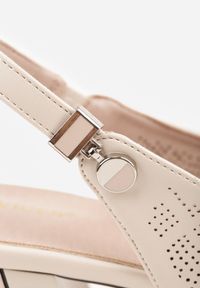 Renee - Beżowe Ażurowe Czółenka VICES na Słupku Slingback Elinona. Kolor: beżowy. Materiał: satyna. Szerokość cholewki: normalna. Wzór: ażurowy. Obcas: na słupku #6