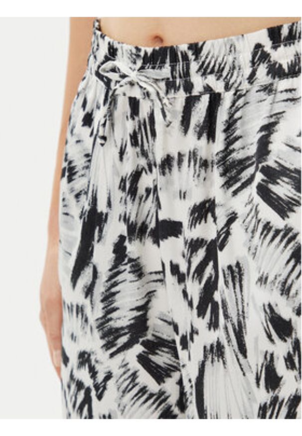 Volcom Spodnie materiałowe Alix B1212504 Biały Relaxed Fit. Kolor: biały. Materiał: syntetyk
