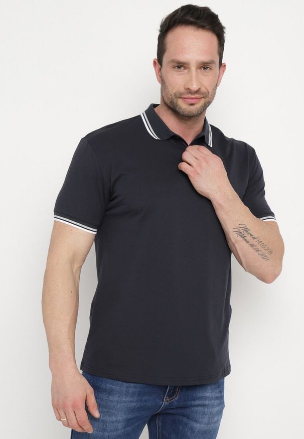 Born2be - Granatowa Koszulka o Fasonie Polo z Guzikami Timarie. Okazja: na spotkanie biznesowe. Typ kołnierza: polo. Kolor: niebieski. Materiał: dresówka. Styl: biznesowy, elegancki, klasyczny