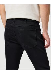 Wrangler - MESKIE SPODNIE WRANGLER REGULAR BLACK RINSE 112125980 #8