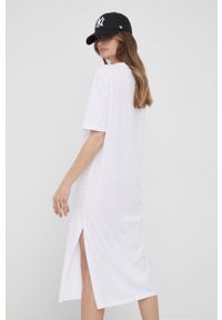 Armani Exchange sukienka 8NYAHX.YJ8XZ.NOS kolor biały midi prosta. Okazja: na co dzień. Kolor: biały. Długość rękawa: krótki rękaw. Wzór: nadruk. Typ sukienki: proste. Styl: casual. Długość: midi #3