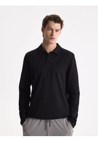 Reserved - Koszulka polo z bawełną merceryzowaną - czarny. Typ kołnierza: polo. Kolor: czarny. Materiał: bawełna #1