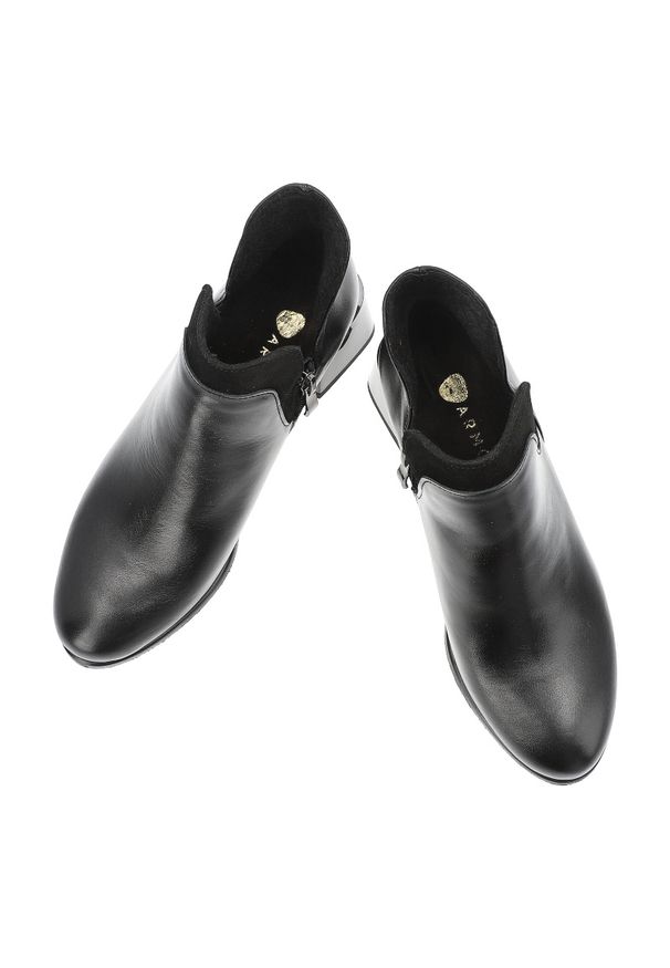 Botki damskie Armodo, skórzane licowe na obcasie z okrągłym noskiem na suwak, czarne, 60559-S. Okazja: na co dzień. Nosek buta: okrągły. Kolor: czarny. Materiał: skóra. Szerokość cholewki: normalna. Obcas: na obcasie. Styl: casual, elegancki. Wysokość obcasa: średni