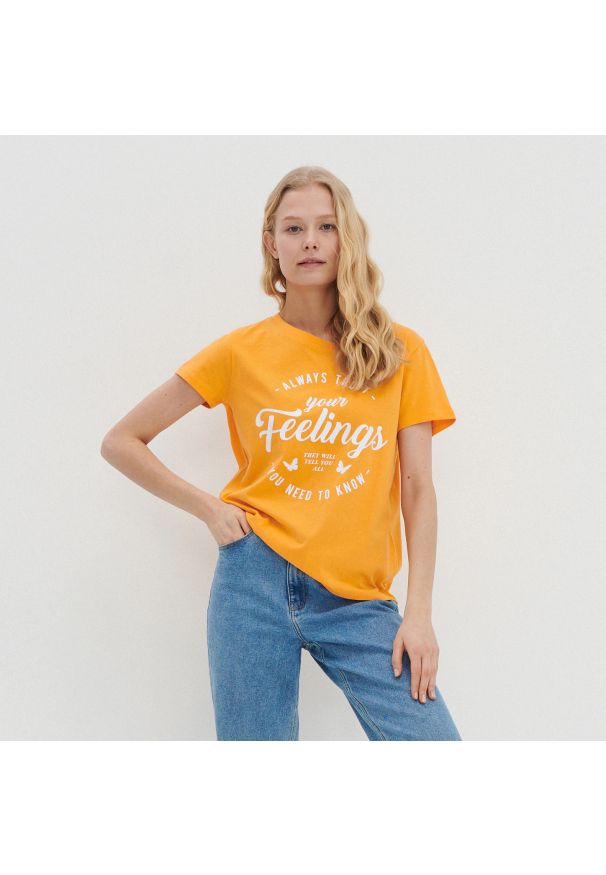 House - Koszulka z napisem Always Trust Your Feelings - Pomarańczowy. Kolor: pomarańczowy. Wzór: napisy