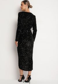 Born2be - Czarna Dopasowana Cekinowa Sukienka z Kopertowym Dekoltem i Asymetrycznym Wycięciem Rinnalith. Okazja: na imprezę. Kolor: czarny. Typ sukienki: kopertowe, asymetryczne. Styl: elegancki, klasyczny #3