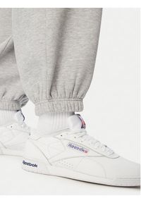Reebok Spodnie dresowe Eryk RK25733CCM Szary jasny Regular Fit. Kolor: szary. Materiał: bawełna #9