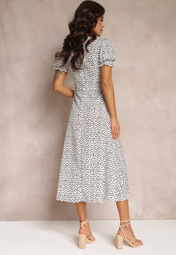 Renee - Biała Sukienka Melorith. Kolor: biały. Wzór: aplikacja, kwiaty. Sezon: lato. Długość: midi