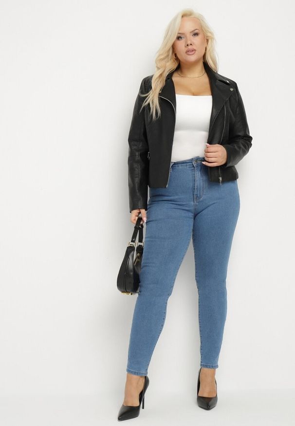 Born2be - Niebieskie Klasyczne Jeansy o Kroju Slim Regular Nalasin. Okazja: na co dzień. Kolor: niebieski. Styl: klasyczny
