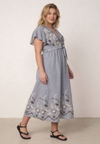 Born2be - Niebieska Kopertowa Sukienka z Wiskozy Zdobiona Haftem i Wiązanym Paskiem Tasenea. Okazja: na co dzień. Kolekcja: plus size. Kolor: niebieski. Materiał: wiskoza. Wzór: aplikacja, haft. Sezon: lato. Typ sukienki: kopertowe. Styl: elegancki, casual, boho #6