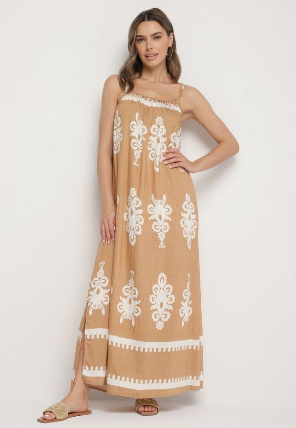 Born2be - Jasnobrązowa Sukienka o Rozkloszowanym Kroju na Ramiączkach w Etniczny Wzór Revoniae. Okazja: na co dzień. Typ kołnierza: dekolt w kształcie V. Kolor: brązowy. Długość rękawa: na ramiączkach. Styl: casual, elegancki