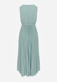 Born2be - Zielona Plisowana Sukienka Maxi z Gumką w Pasie i Materiałowym Paskiem Biak. Okazja: na wesele, na ślub cywilny, na imprezę. Kolor: zielony. Materiał: materiał. Sezon: lato. Typ sukienki: kopertowe. Styl: elegancki, klasyczny. Długość: maxi #5