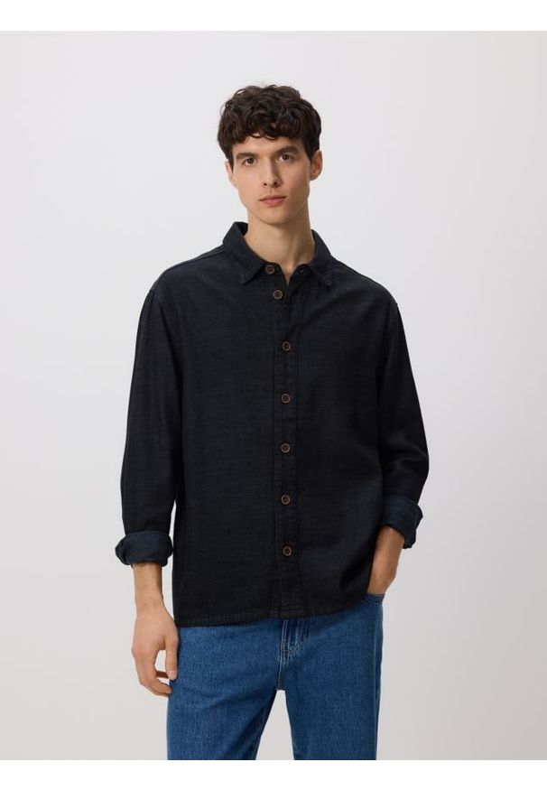 Reserved - Jeansowa koszula comfort fit - czarny. Kolor: czarny. Materiał: jeans