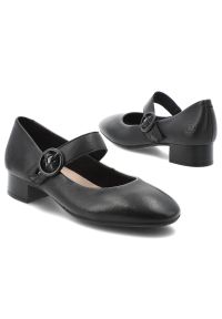 Czółenka damskie Rieker, stabilny niski obcas klasyczny fason pasek z zapięciem miękka cholewka wygodne dopasowanie elegancki charakter, czarne, 4345. Zapięcie: pasek. Kolor: czarny. Szerokość cholewki: normalna. Wzór: gładki. Obcas: na obcasie. Styl: elegancki, klasyczny. Wysokość obcasa: niski #8