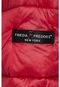 Frieda & Freddies Kurtka damska kolor czerwony zimowa. Okazja: na co dzień. Typ kołnierza: kaptur. Kolor: czerwony. Materiał: materiał. Sezon: zima. Styl: casual