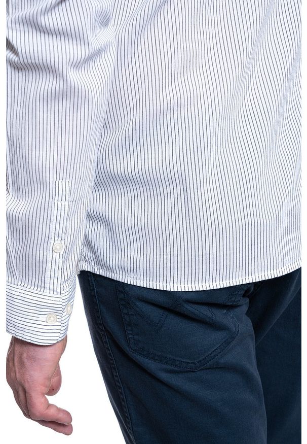 Lee - MĘSKA KOSZULA MATERIAŁOWA LEE SLIM BUTTON DOWN WHITE L66XNG12 112116763. Typ kołnierza: button down. Materiał: materiał