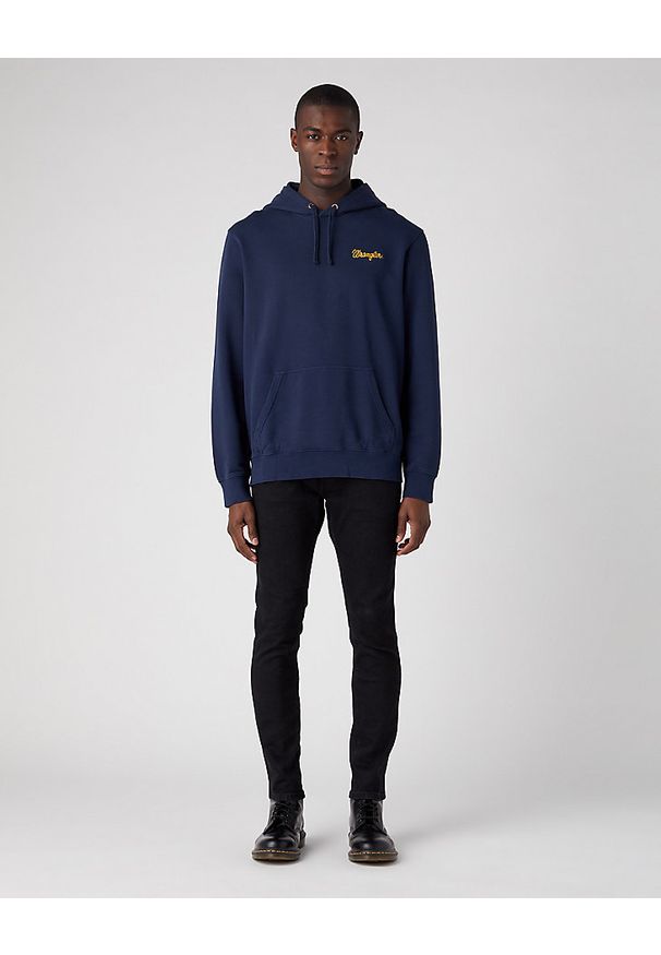 Wrangler - WRANGLER LOGO HOODIE MĘSKA BLUZA Z KAPTUREM NIEROZPINALNA NAVY BLUE W654I4114. Typ kołnierza: kaptur
