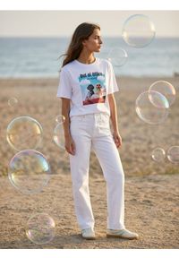 Sinsay - Bawełniana koszulka z nadrukiem - biały. Kolor: biały. Materiał: bawełna. Wzór: nadruk #1