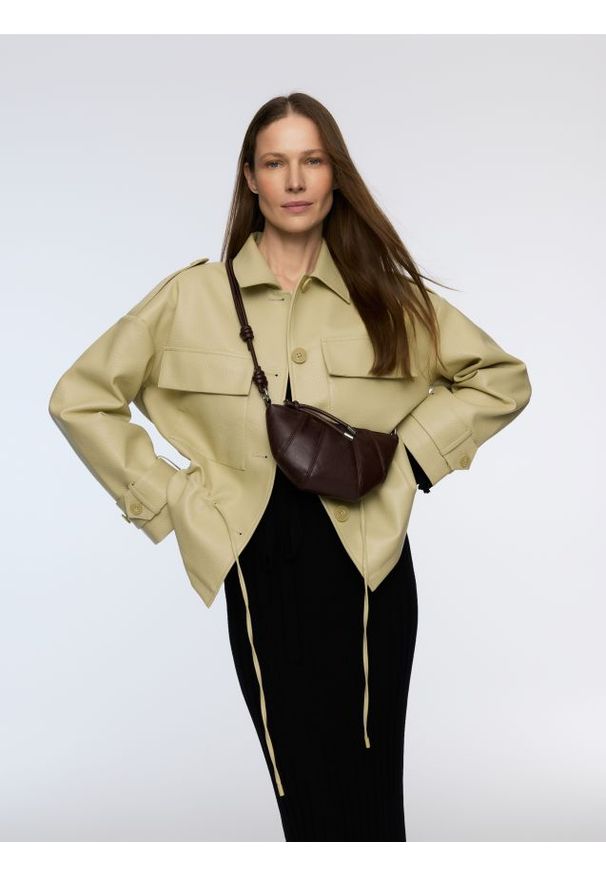 Reserved - Torebka na ramię - ciemnobrązowy. Kolor: brązowy. Materiał: skórzane. Rodzaj torebki: na ramię