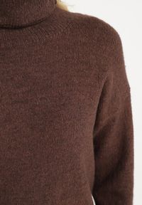 Born2be - Brązowa Sukienka Classificator. Okazja: na co dzień. Typ kołnierza: golf. Kolor: brązowy. Materiał: dzianina. Długość rękawa: długi rękaw. Sezon: zima, jesień. Typ sukienki: proste. Styl: casual #7