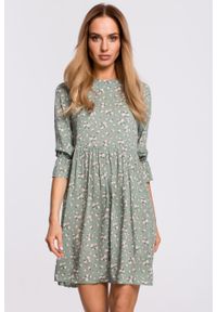 Sukienki.shop - Sukienka boho rozkloszowana mini z wiskozy w kwiaty zielona. Okazja: do pracy. Kolor: zielony. Materiał: wiskoza. Wzór: kwiaty. Sezon: wiosna, jesień, lato. Styl: boho. Długość: mini