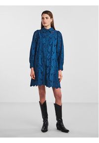 YAS Sukienka koszulowa 26030764 Granatowy Regular Fit. Kolor: niebieski. Materiał: bawełna. Typ sukienki: koszulowe #4