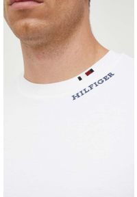 TOMMY HILFIGER - Tommy Hilfiger t-shirt bawełniany kolor biały z aplikacją. Kolor: biały. Materiał: bawełna. Długość rękawa: krótki rękaw. Długość: krótkie. Wzór: aplikacja. Styl: klasyczny #6