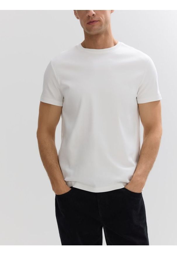 Reserved - T-shirt slim z bawełny merceryzowanej - złamana biel. Materiał: bawełna