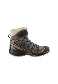 salomon - Buty trekkingowe dla dzieci Salomon Xa Pro V8. Wysokość cholewki: za kostkę. Zapięcie: sznurówki. Kolor: szary. Materiał: materiał. Szerokość cholewki: normalna