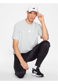 Adidas - adidas T-Shirt Future Icons 3-Stripes IN1616 Szary Loose Fit. Kolor: szary. Materiał: bawełna #2