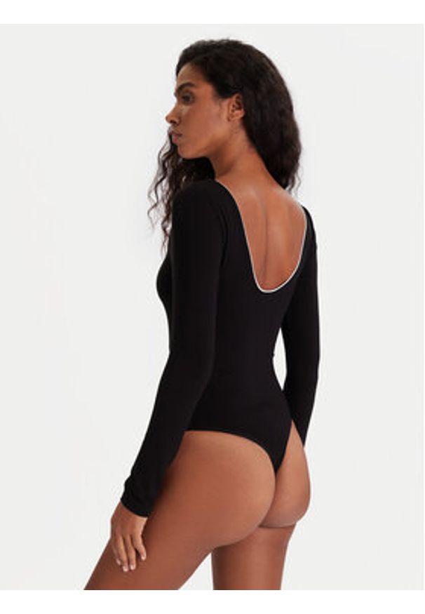 Karl Lagerfeld - KARL LAGERFELD Body A4W47021 Czarny Slim Fit. Typ kołnierza: dekolt w karo. Kolor: czarny. Materiał: wiskoza