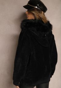 Renee - Czarna Bluza z Wełną z Kapturem i Kieszeniami Ozdobiona Futerkiem Siliti. Okazja: na co dzień. Typ kołnierza: kaptur. Kolor: czarny. Materiał: futro, wełna. Wzór: aplikacja. Sezon: zima, jesień. Styl: elegancki, casual #3