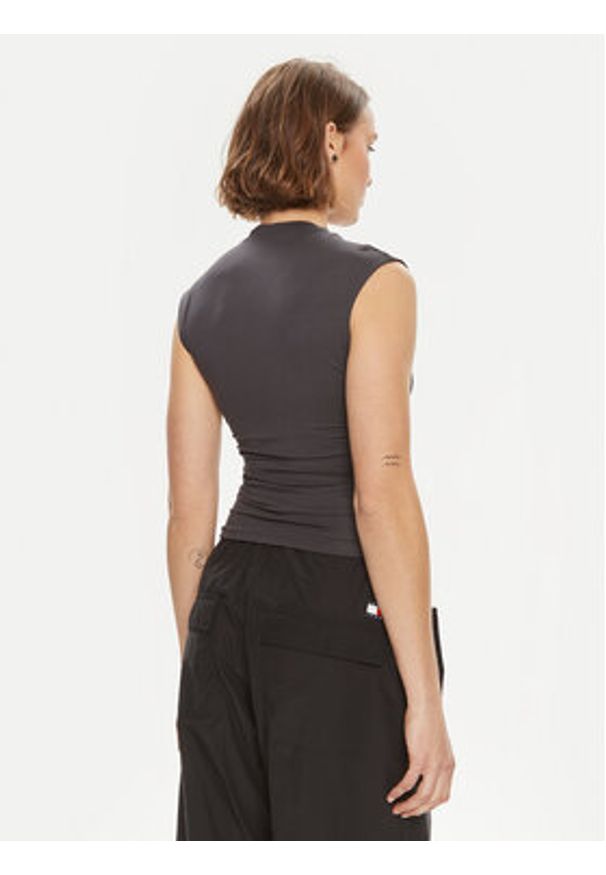 Gina Tricot Top 20883 Szary Slim Fit. Kolor: szary. Materiał: wiskoza
