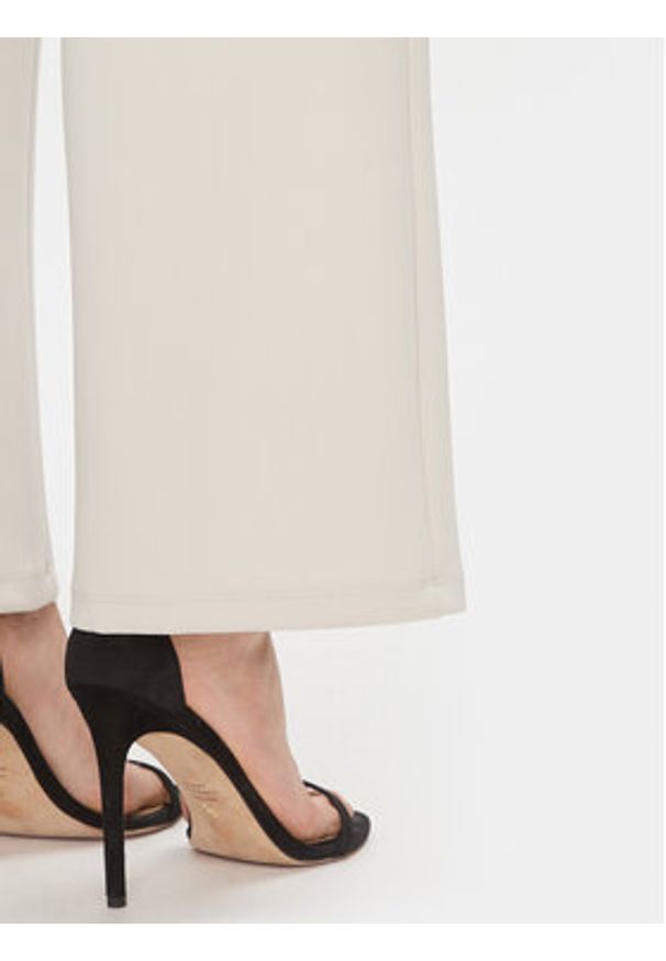 Vero Moda Spodnie materiałowe 10296830 Écru Relaxed Fit. Materiał: syntetyk